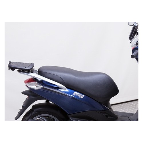 fijacion superior shad para maleta moto piaggio fly 125i v0fl13st